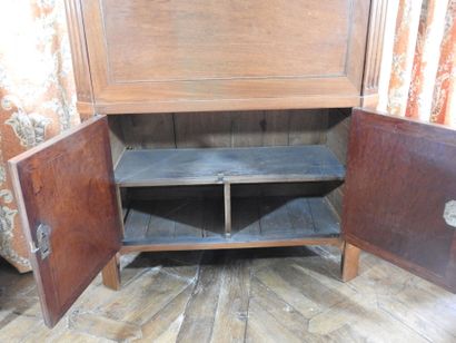 
Straight secretary in mahogany veneer, opening...