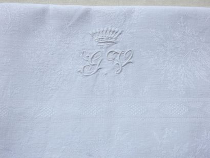 Guest napkin with a number under the Count's...