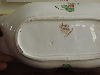 LUNEVILLE : Oil holder in polychrome earthenware....