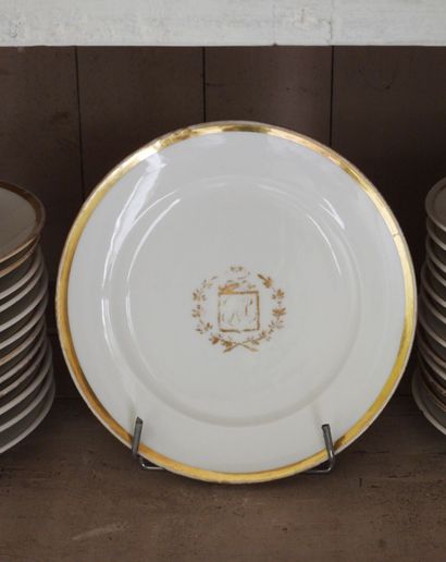 Suite of twenty-five plates in white and...