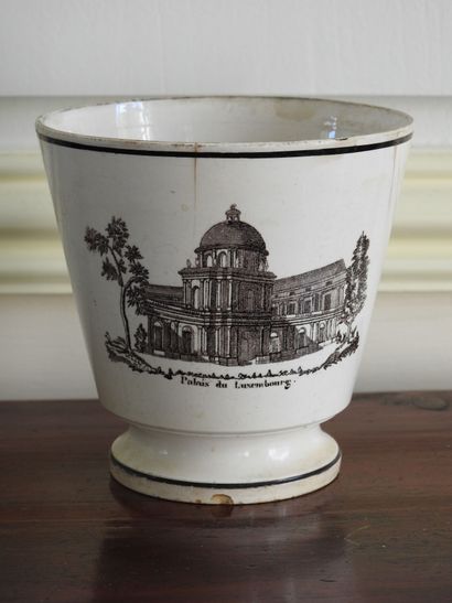 MONTEREAU : Pot with decoration of grisaille....