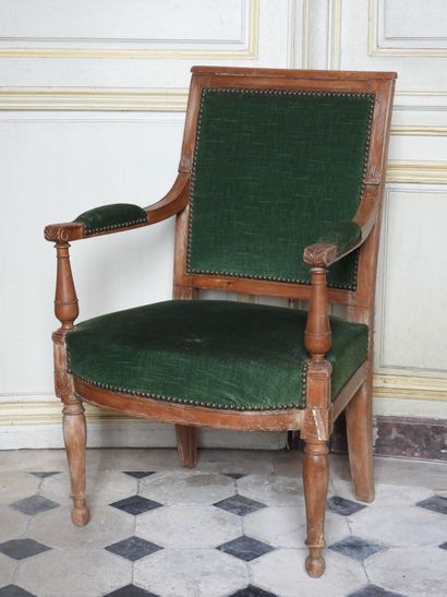 Mobilier de salon en bois naturel mouluré...