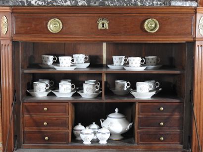 
Straight secretary in mahogany veneer, opening...