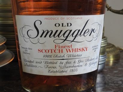 Big bottle of whisky OLD SMUGGLER. 378 cl....