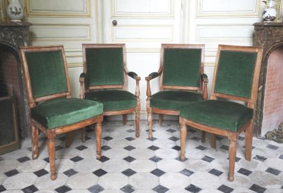 Mobilier de salon en bois naturel mouluré...