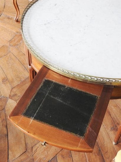 Mahogany bouillotte table opening in the...