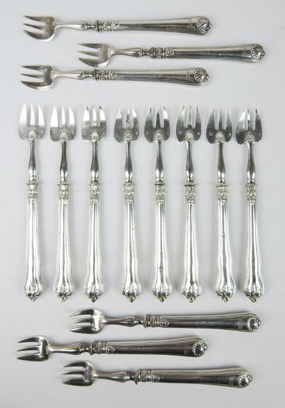 Suite of eight oyster forks in Minerva silver...