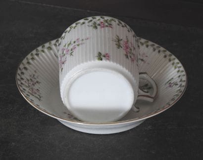 Suite of nine coffee cups in porcelain with...