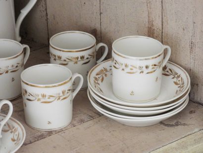 Partie de service en porcelaine blanche et...