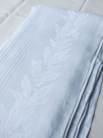 Exceptional and rare damask dinner service...