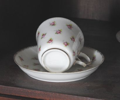 Suite of six coffee cups in porcelain of...