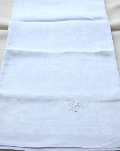 Guest napkin with a number under the Count's...