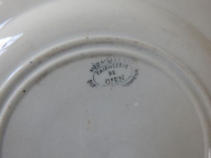 GIEN : Suite of twelve earthenware plates...