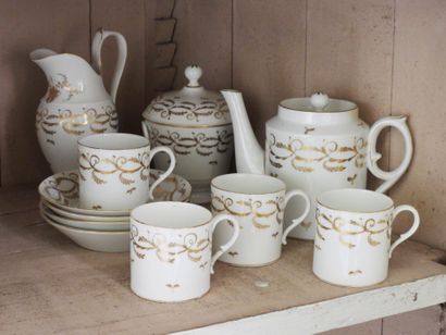 Partie de service en porcelaine blanche et...