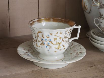 Paire de déjeuners en porcelaine à décor...
