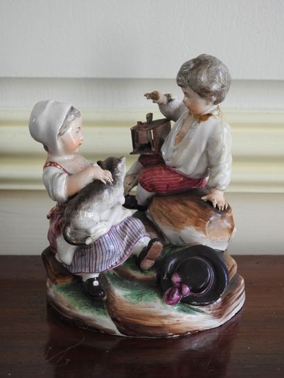 NIDERVILLER: Group in fine polychrome earthenware...