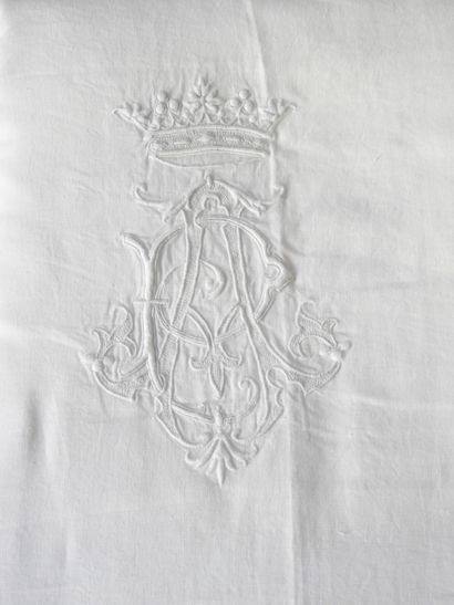 Set composed of a top sheet 225 x 330 cm...