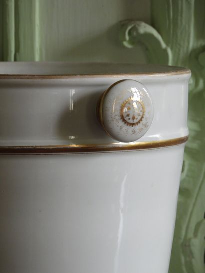 Rafraichissoir en porcelaine émaillée et...
