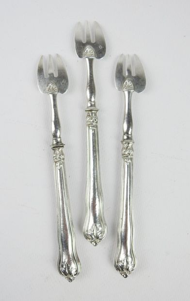 Suite of eight oyster forks in Minerva silver...