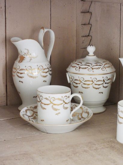 Partie de service en porcelaine blanche et...