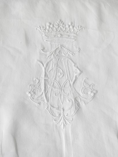 Set composed of a Top Sheet 235 x 350 cm,...