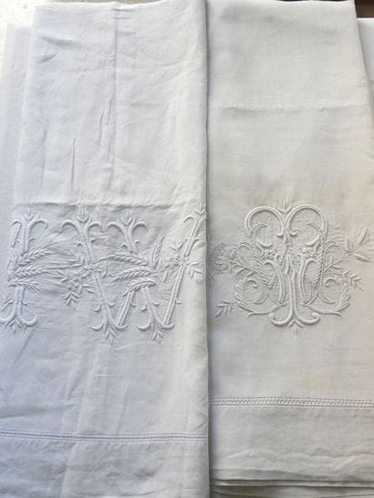 Two large linen sheets, WM 225 x 305 cm and...