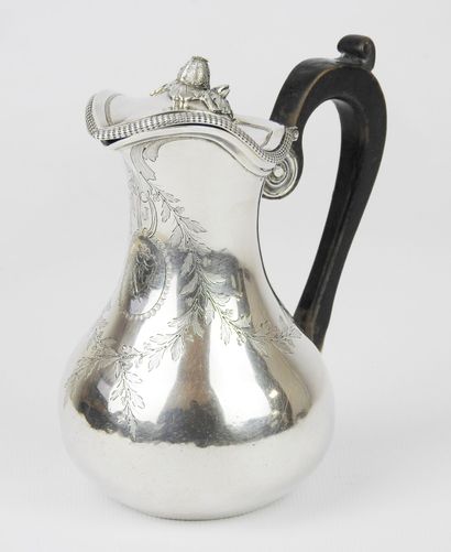 Selfish silver pot with flat bottom and medallion...