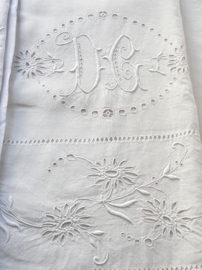 Two large linen sheets, DG 235 x 315 cm and...