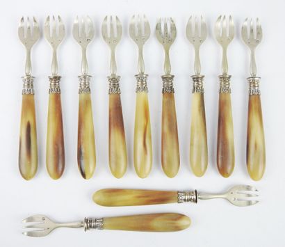 Suite of eleven oyster forks with horn handles...