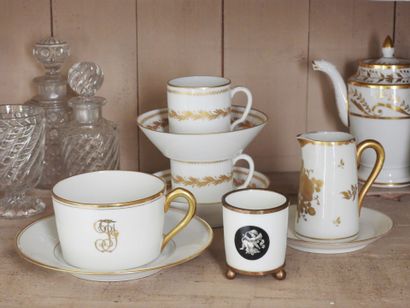 Ensemble en porcelaine émaillée et dorée...