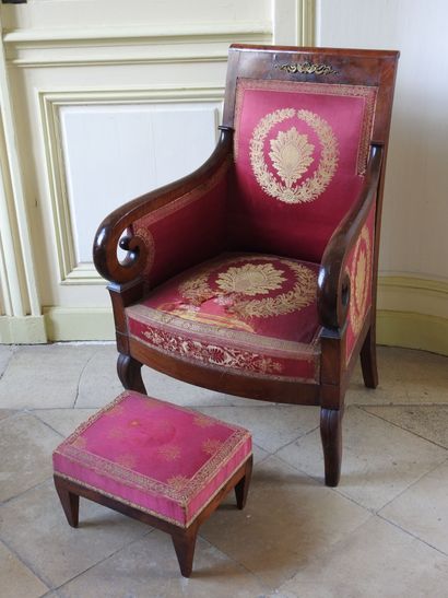 Mahogany shepherd's chair, the armrests with...