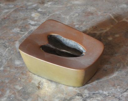 Ashtray in bronze representing a print of...