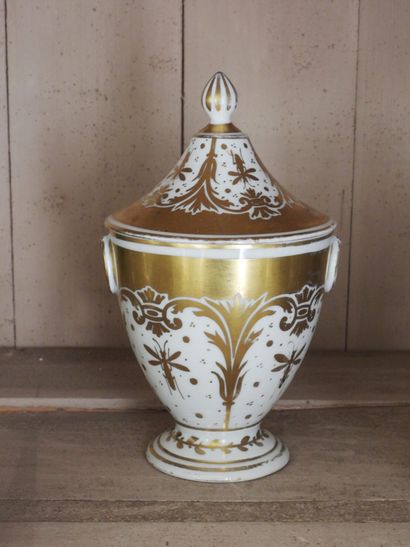 Lot in enamelled and gilded porcelain including...