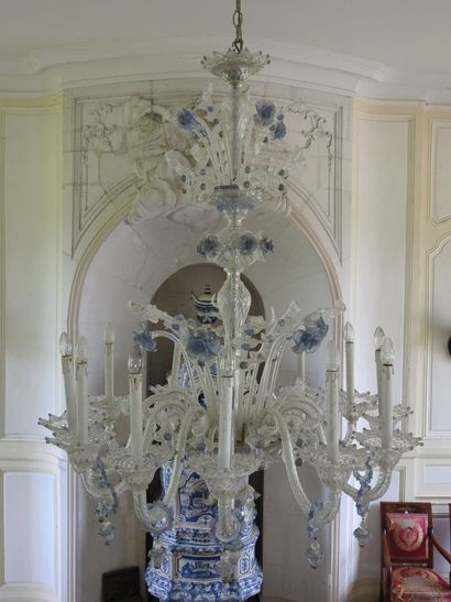 
Important chandelier in white and blue blown...