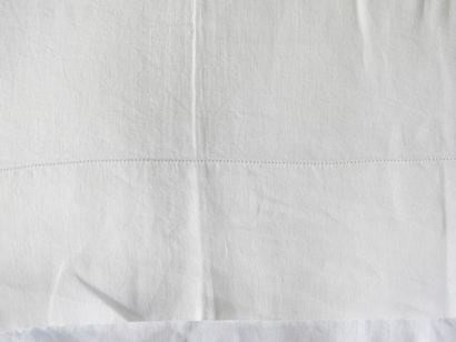 Set composed of a top sheet 225 x 330 cm...