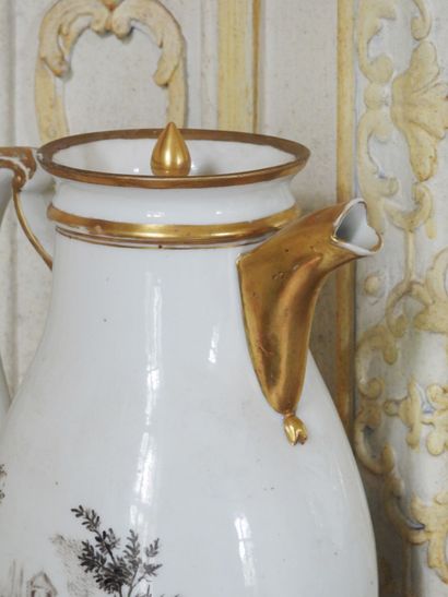 Verseuse en porcelaine de Paris à décor sur...