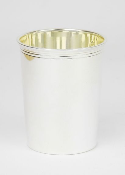 Large straight kettledrum in Minerva silver....