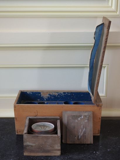 Reunion of a natural wood powder box, from...