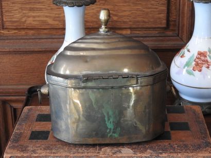 Antique box in yellow copper with cut sides...