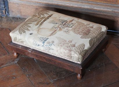 Footrest in natural wood. End of the XIXth...