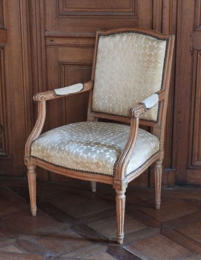 Armchair with flat back in natural wood,...