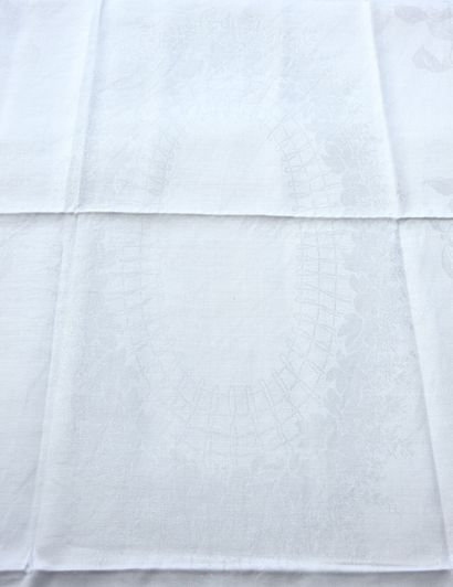 Two guest towels V.O. under Baron's crown...
