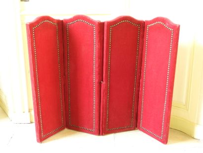 Small screen with four leaves in red velvet...