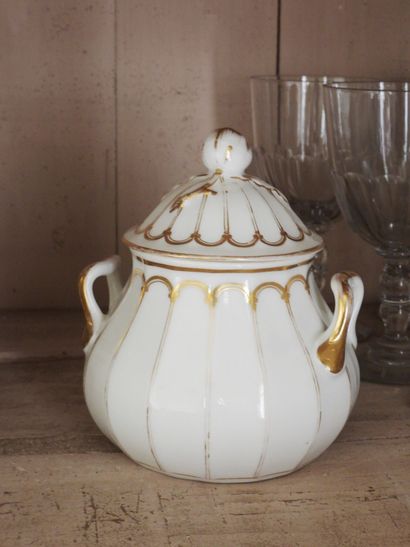 Lot in enamelled and gilded porcelain including...
