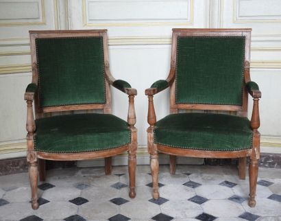 Mobilier de salon en bois naturel mouluré...