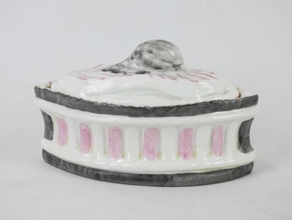 PORCELAIN OF PARIS : Terrine in trompe-l'oeil...