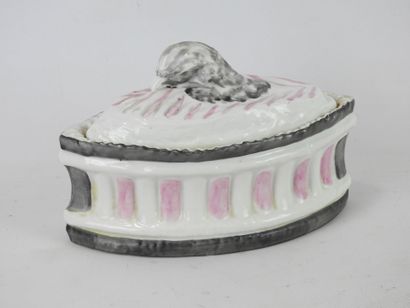 PORCELAIN OF PARIS : Terrine in trompe-l'oeil...
