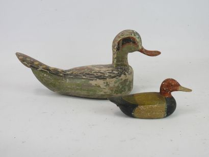 Two APPEALERS in painted wood. H.: 10 and...