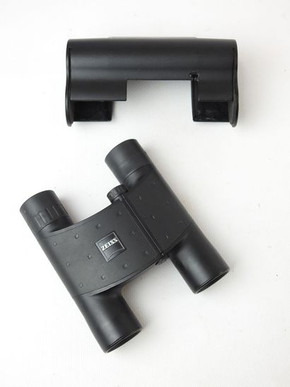 Pair of ZEISS JUMELLES 10 x 25 B. With hard...