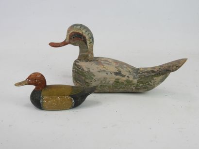 Two APPEALERS in painted wood. H.: 10 and...